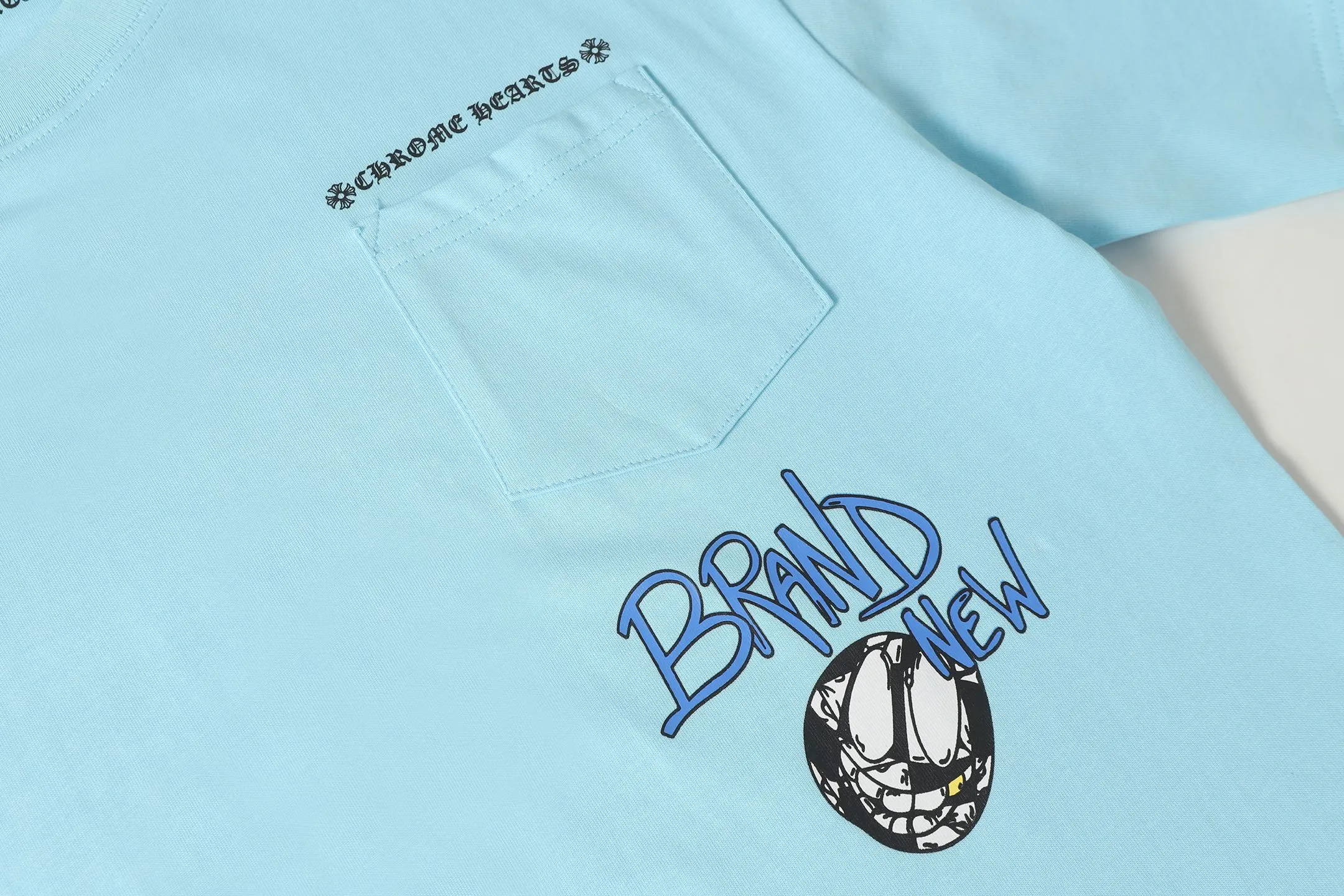 P150 Cross-border model, please do not place an order if you are pursuing quality - Chrome Hearts/Chrome Hearts graffiti printed popular short-sleeved T-shirt - High weight, high density and high quality. The wool is soft, delicate and skin-friendly. Soft and silky to the touch. Excellent warmth and skin-friendly properties. - Customized weaving and dyeing, no color difference, no matter the fabric or workmanship details, beat the ordinary version on the market -Colour: blue -Size: S M L XL